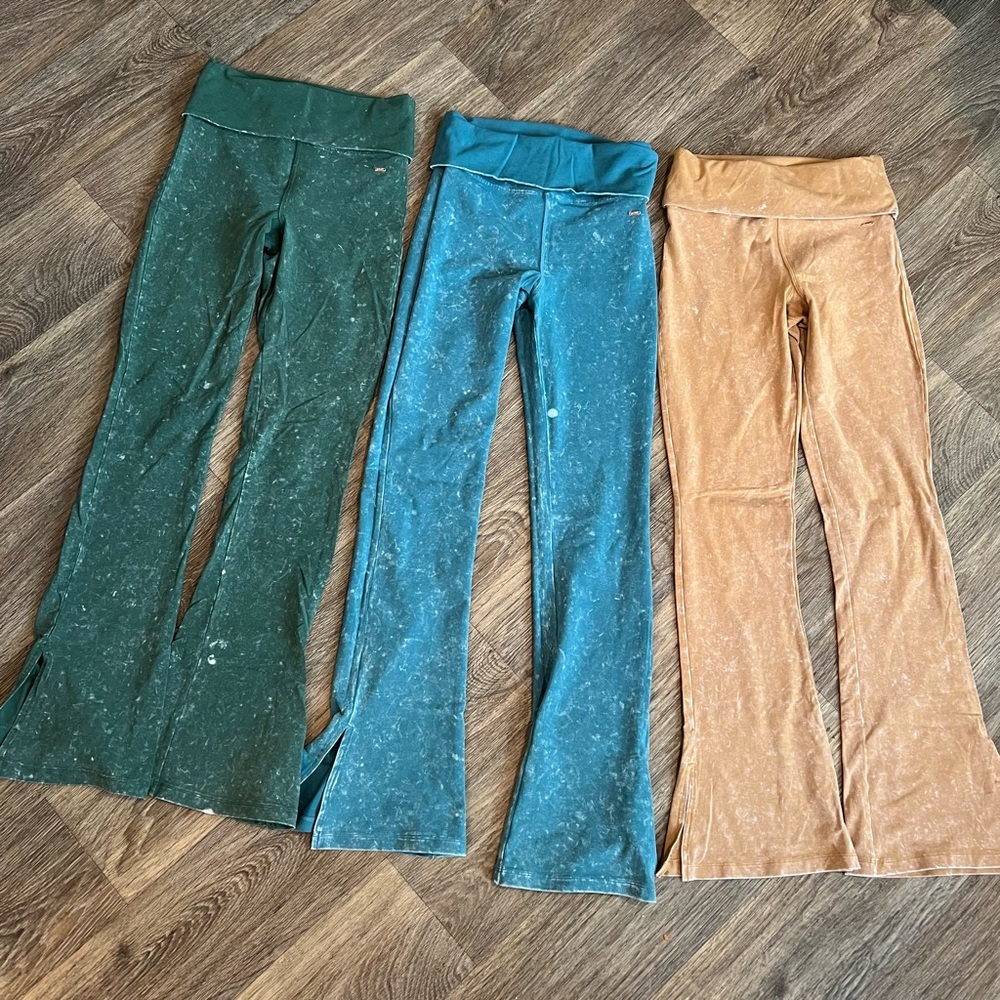 Lot of 4 Pairs VS Pink Foldover Yoga Pants- black, tan, green, teal- like new